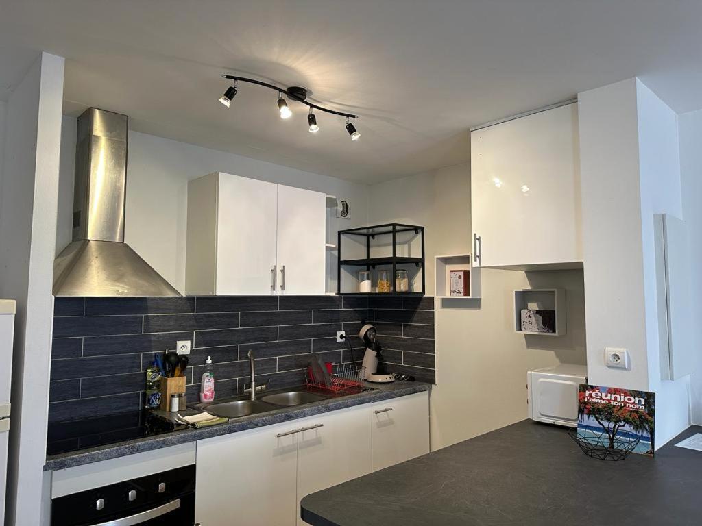 Appartement T3 Proche Aeroport Et Nordev Sainte-Clotilde 외부 사진